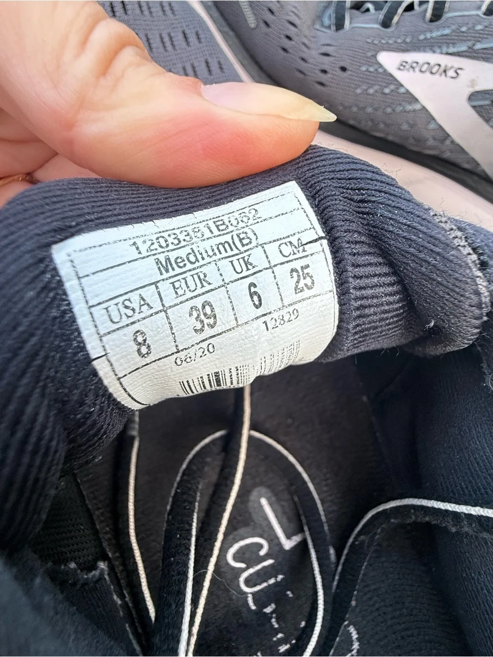 Brooks Women's Gray and Light Pink Running Shoe, size 8
